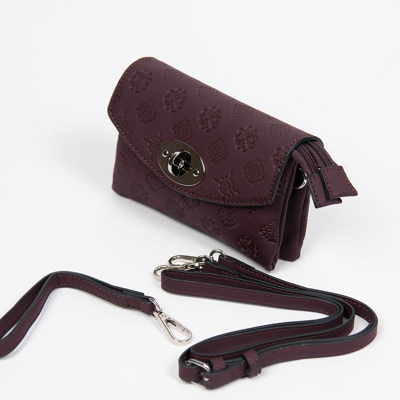 DANIELLE clutch med präglat mönster vinröd silverfärgat metall