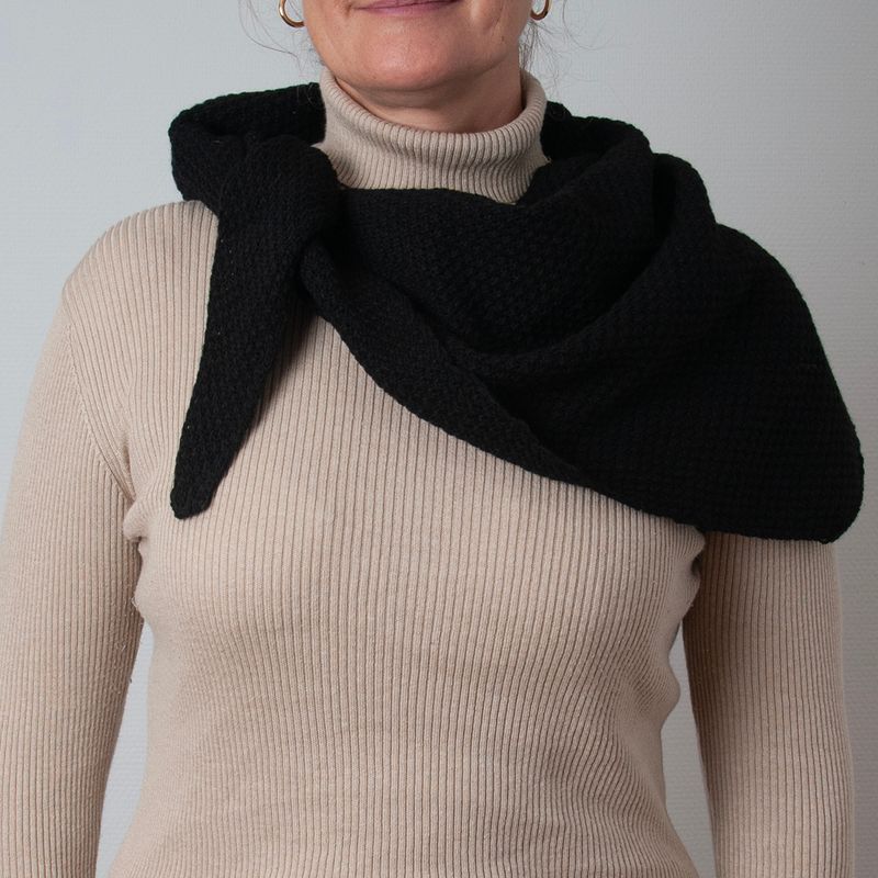 Pärlstickad triangelscarf - svart