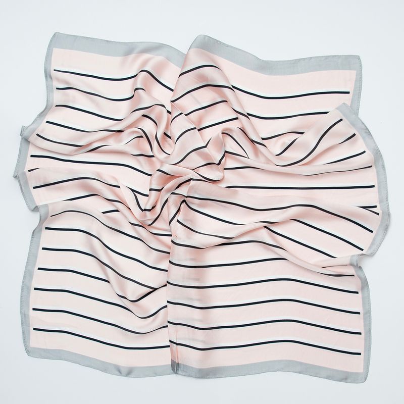 Lite skjerf med striper - lys rosa