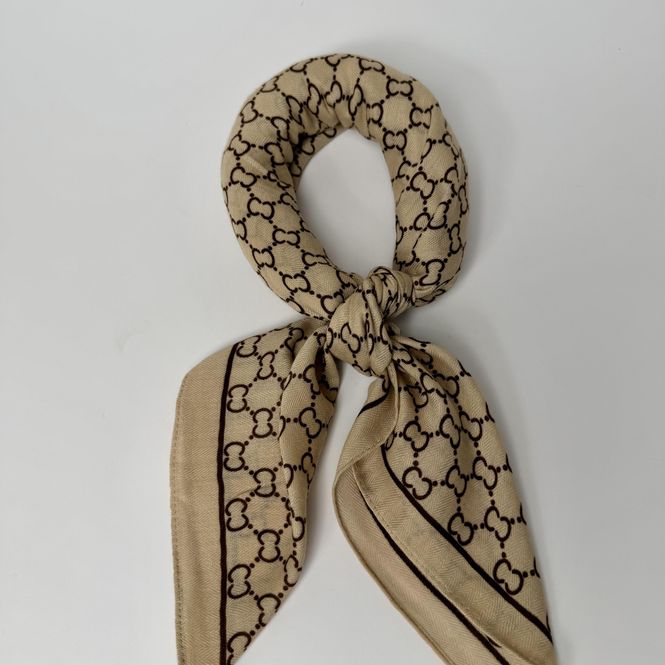 Huvudbild Mönstrad scarf 70x70 cm – klassisk och ...