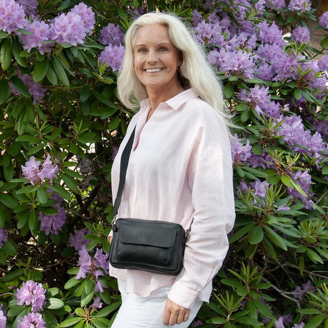 Huvudbild LAVA läder clutch med ytterficka - svart