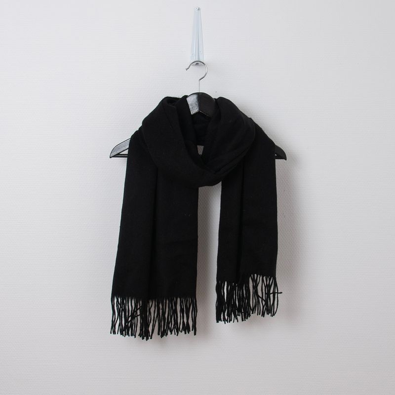 Ullscarf med fransar - svart