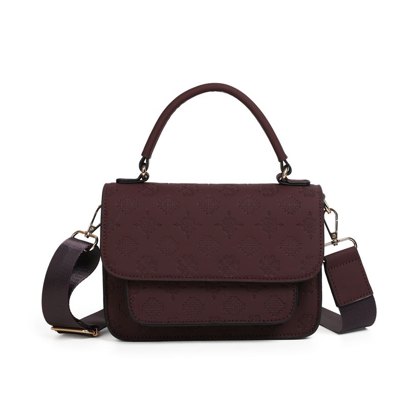 Hillevi clutch burgunder - väska i imitationsskinn med guldfärgade detaljer