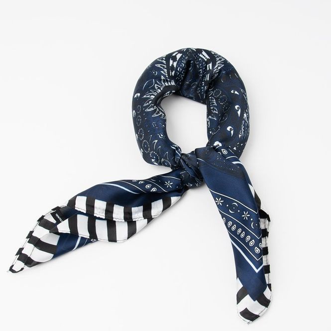 Huvudbild Liten scarf - marin med paisley och ränder