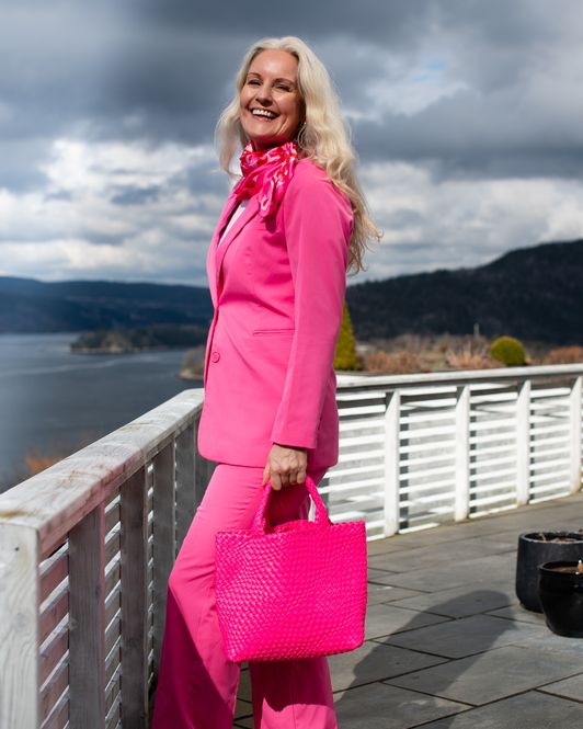Huvudbild BILLIE flätad handväska - rosa