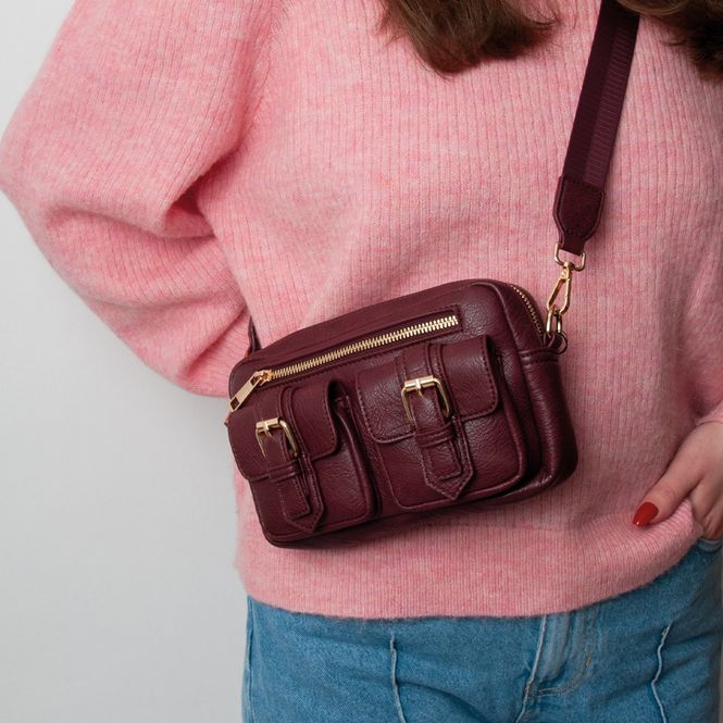 Huvudbild GITTE pocketbag - vinröd väska i imitationsläder