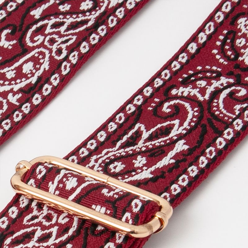 Axelrem med bandanamönster - vinröd