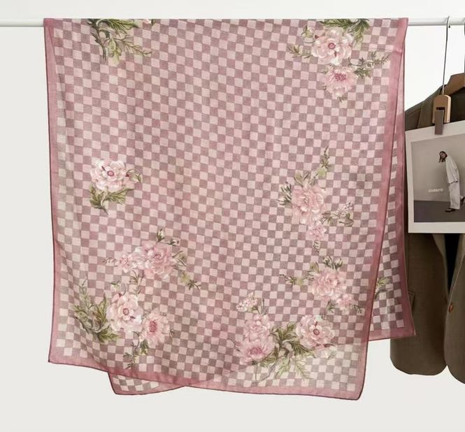 Huvudbild Blommig scarf ljusrosa