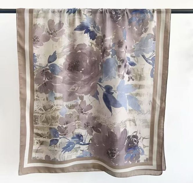 Huvudbild Mönstrad scarf i brunt och blått
